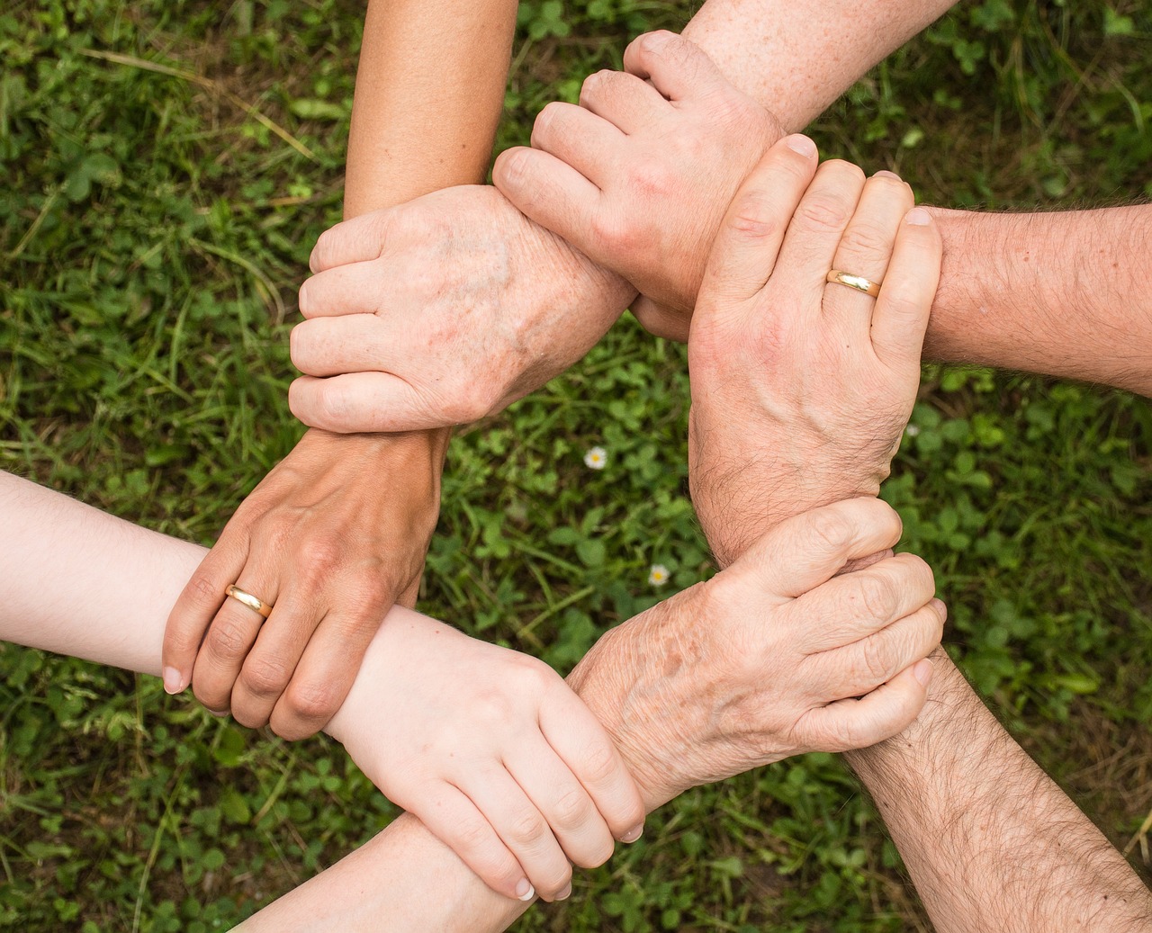 Read more about the article „Weil durchaus ein Mensch den anderen nötig hat, deshalb ist die Menschheit ein zusammengehöriges Ganzes.“ (A. Kolping)