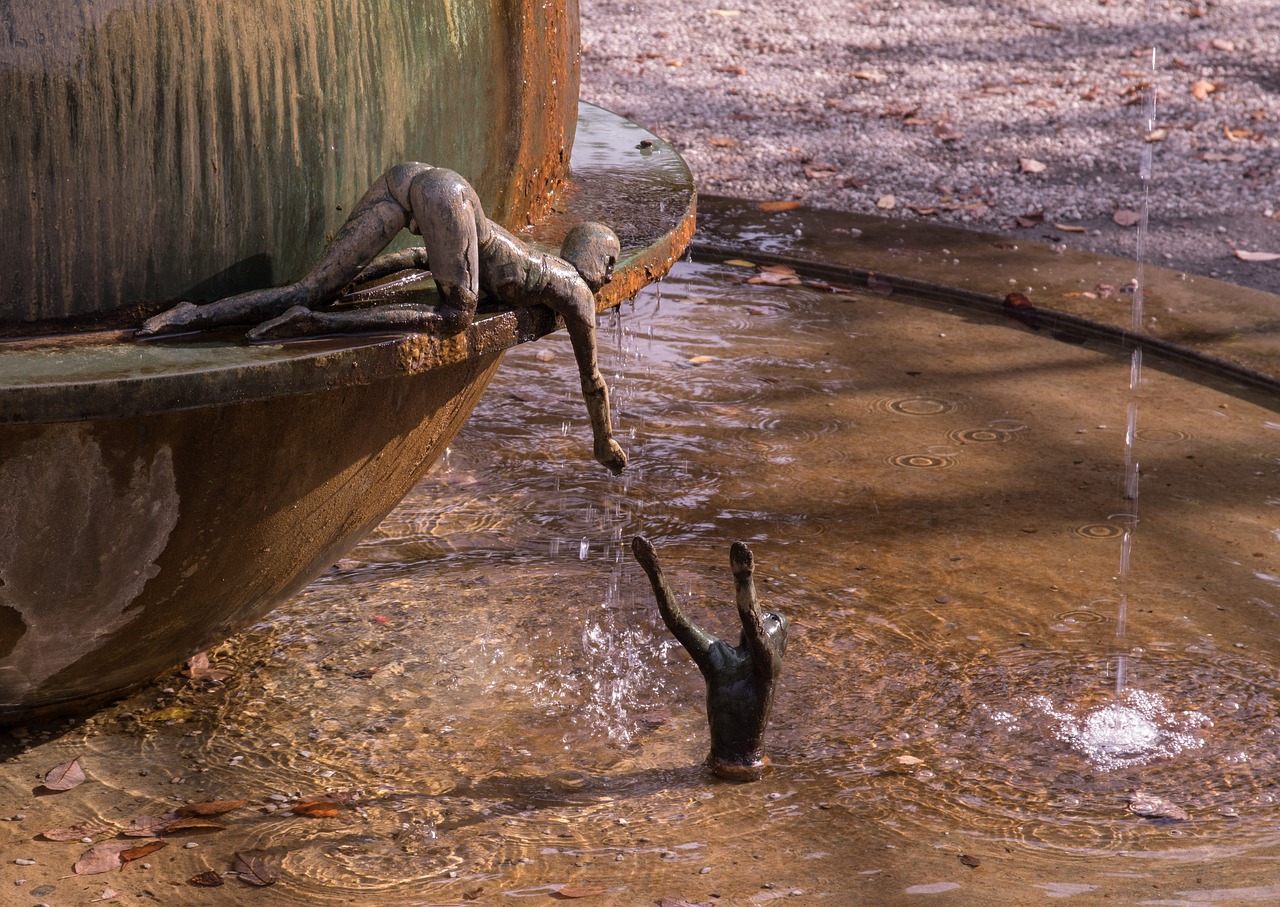 You are currently viewing „Wenn ein einzelner Mensch durch ein reißendes Wasser waten will, wird er es nicht vermögen; greifen sich aber mehrere unter die Arme und bilden eine geschlossene Reihe, werden sie zusammen das tobende Element überwinden. Vereinigung macht stark, eine praktische Wahrheit, so alt wie die Welt.“ (A. Kolping)